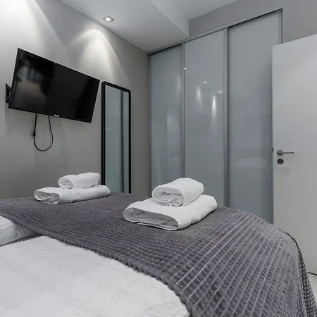 Apartment In Downtown *